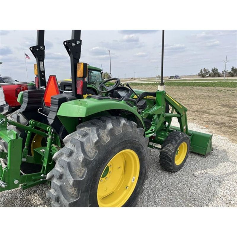 Used 2023 JOHN DEERE 4052M - Image 2