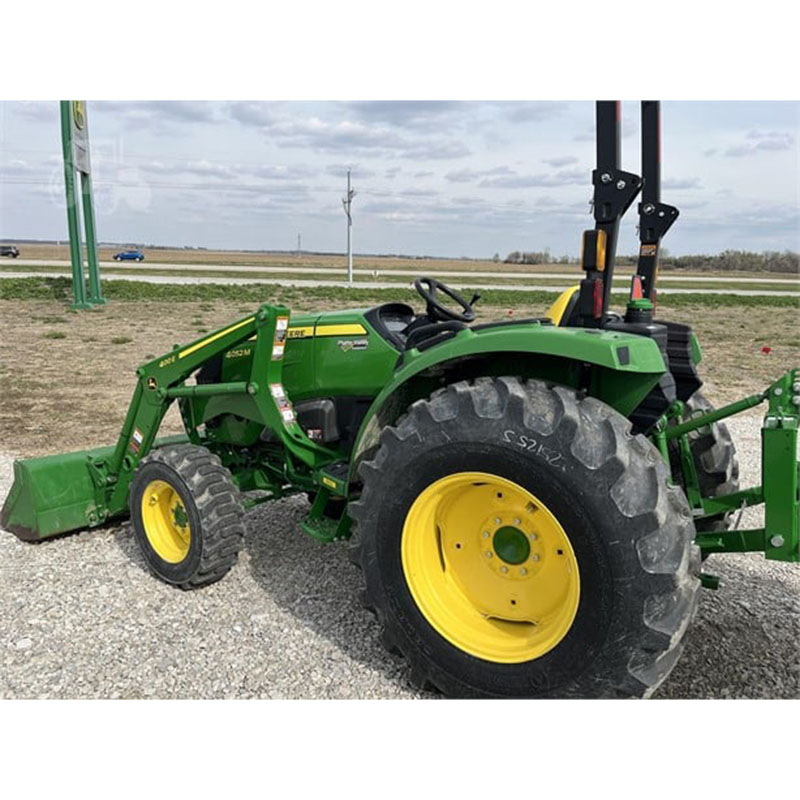 Used 2023 JOHN DEERE 4052M - Image 3