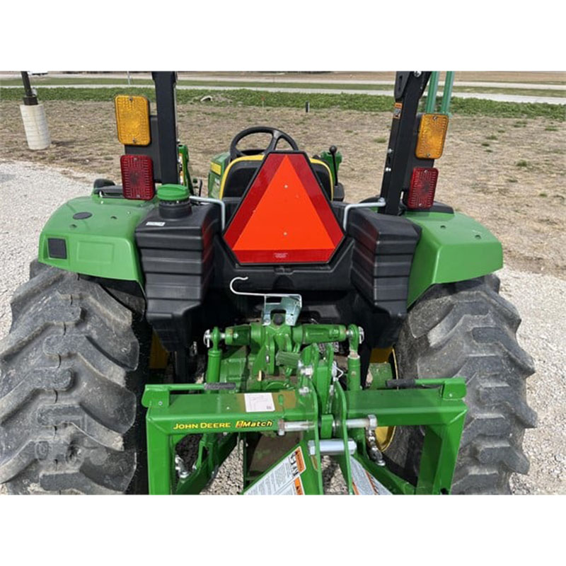 Used 2023 JOHN DEERE 4052M - Image 4