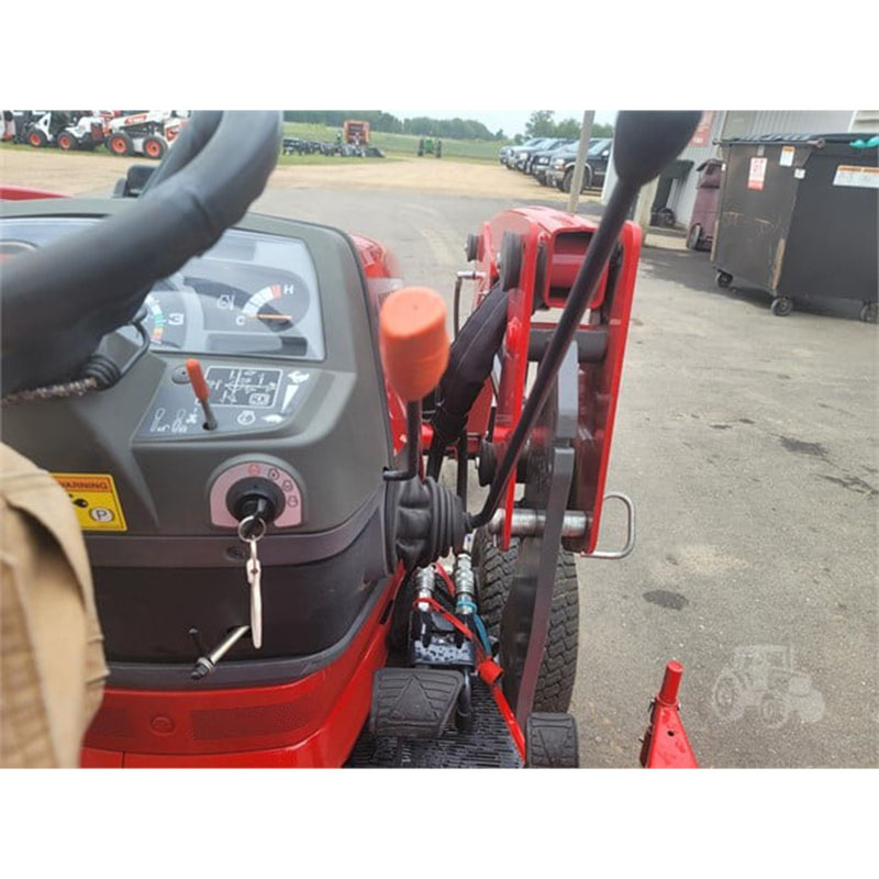 2016 Massey Ferguson GC1715 - Image 7