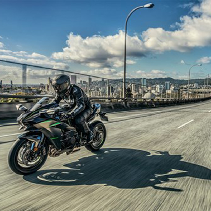 2022 Kawasaki Ninja H2 Carbon Motorcycle - Image 3